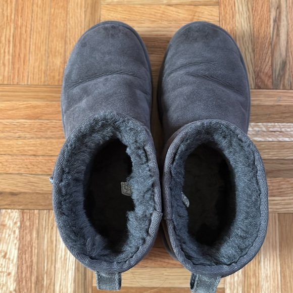 Grey Uggs size 8 - Picture 4 of 10